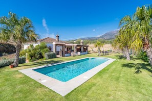 Pool - Cubo's El Valentin Rural House & Saltwater Pool / terrace / fireplace / BBQ / mountain views (Alozaina)