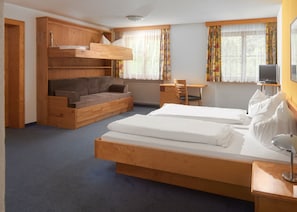 Grand House, Multiple Bedrooms, Pets Allowed, Mountain View | Free WiFi, bed sheets - Holiday Home Zapfig Living (Dalaas)