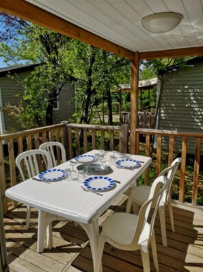 Outdoor dining - Camping 3 étoiles - Piscine  - ccbfgcg (Collias)