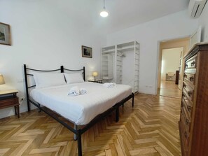 Room - Vrbo Property (Milano)