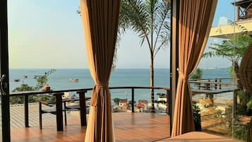 Quarto casal luxo, 1 cama King, sacada, vista para o mar