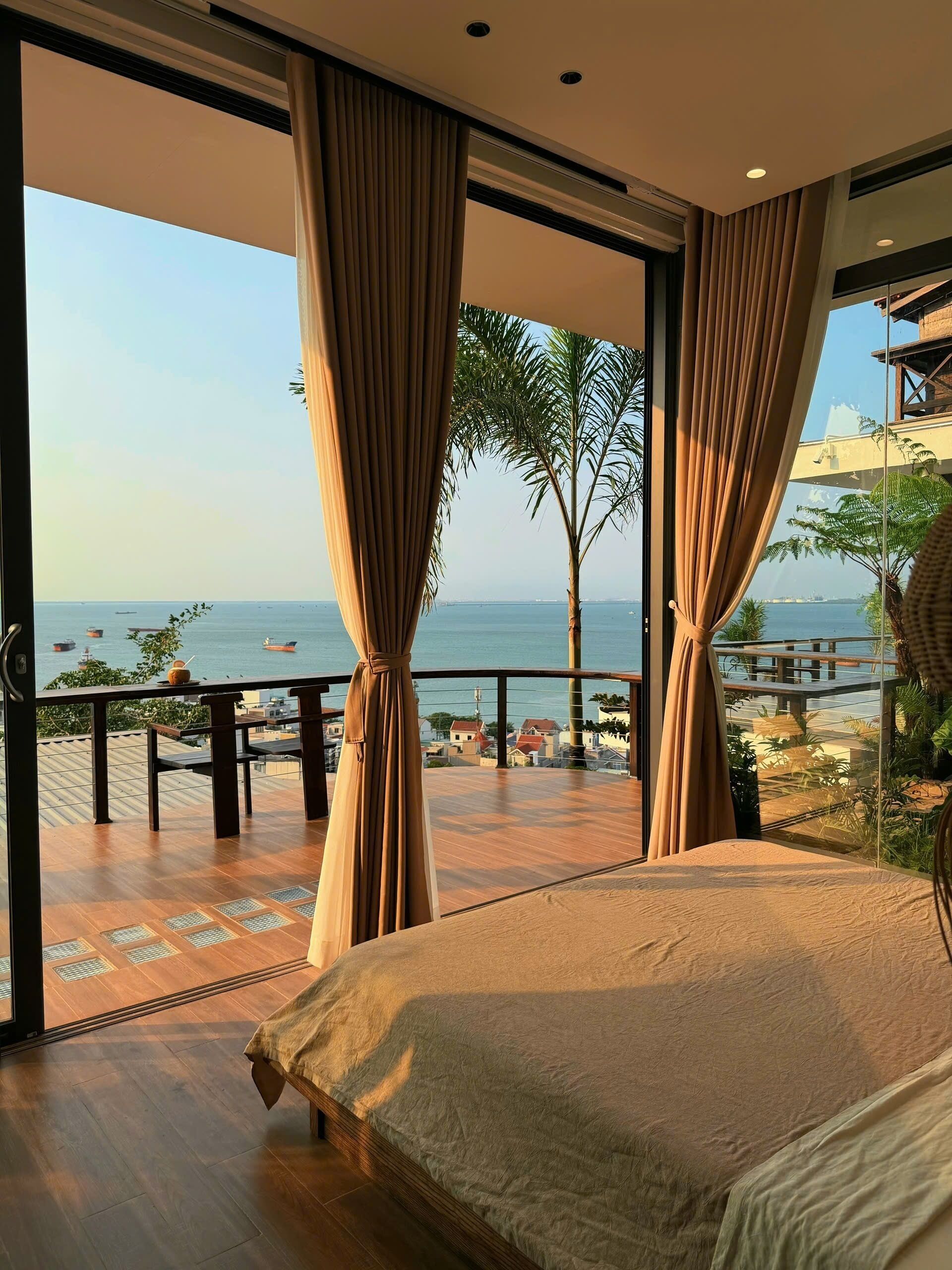 Deluxe Double Room, 1 King Bed, Balcony, Sea View | Property grounds