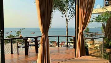 Kamar Double Deluks, 1 Tempat Tidur King, balkon, pemandangan laut | Pemandangan dari kamar