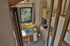 Fridge, stovetop - Camping 4 étoiles - Piscine  - ccbfabh (Caro)