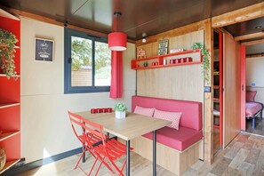 Dining - Camping 3 étoiles - ccbfgh0 (Lépin-le-Lac)