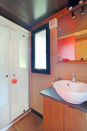 Bathroom - Camping 3 étoiles - ccbfgh0 (Lépin-le-Lac)