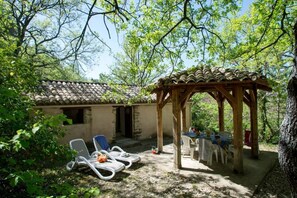 Outdoor dining - Camping 4 étoiles - Piscine  - ccbehha (Saignon)