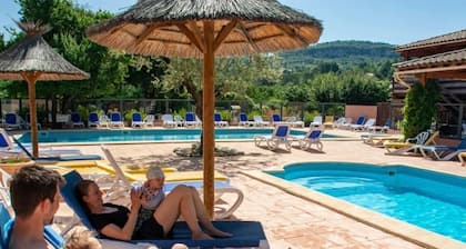 Chalet 4 étoiles - Piscine - ccbehhd