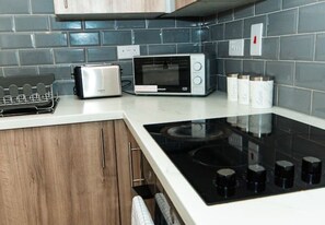 Private kitchen - Nay Apartment Two-Bedroom Appt in Coventry (Longford)