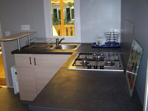Fridge, microwave, stovetop, toaster - Camping 3 étoiles - Piscine  - ccbffea (Arces)
