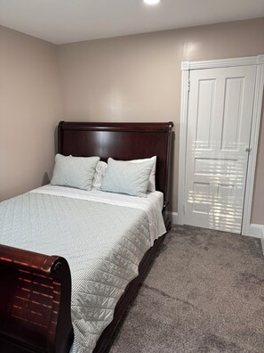 3 habitaciones, escritorio, wifi gratis y ropa de cama