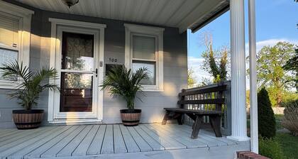 Welcoming 3 bedroom private entry with AC in charming Wilmington