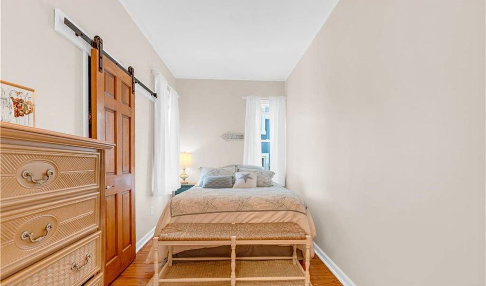 3 chambres, fer et planche à repasser, Wi-Fi, draps fournis
