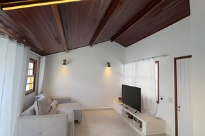 TV - Harmony and Style House in Araxá (Araxá)