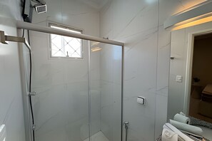 Bathroom - Apartment on a great avenue in Araxá (Araxá)