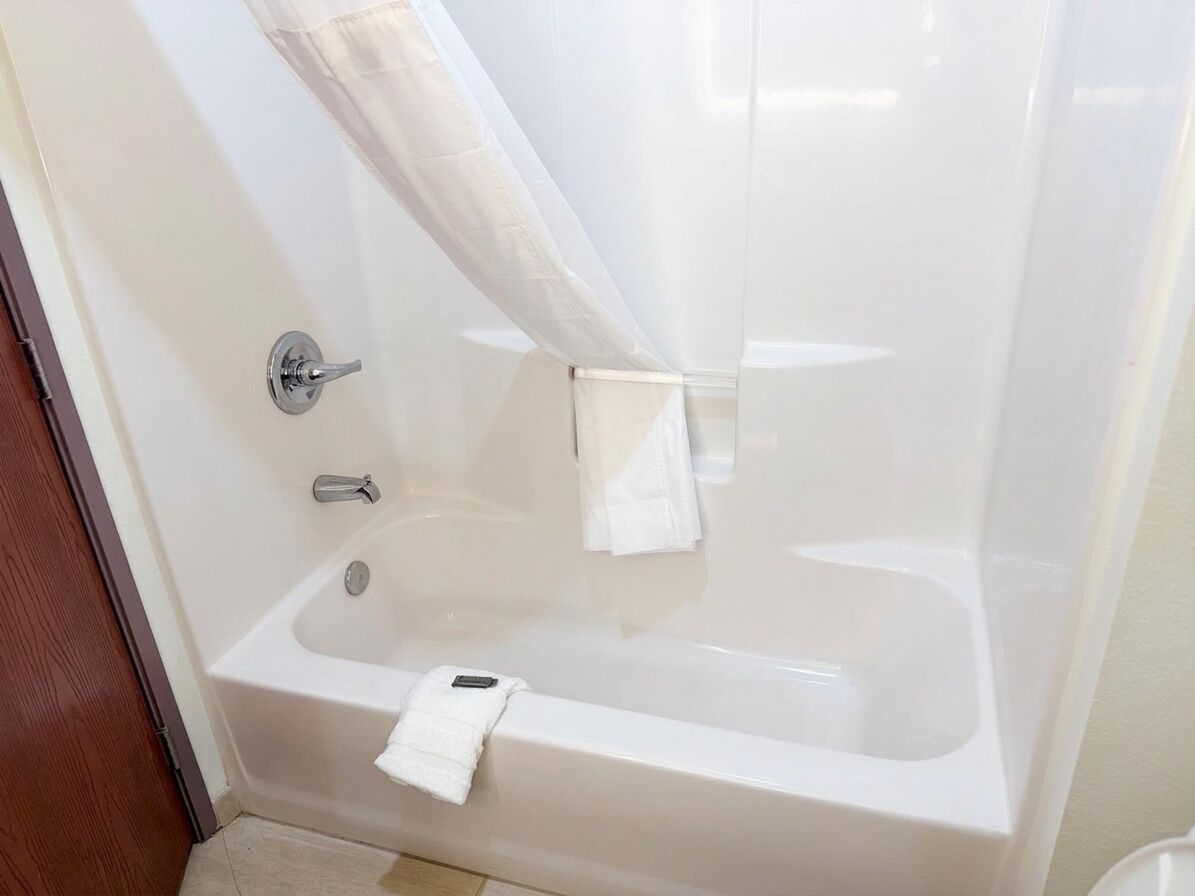 Standard Room, Bathtub | Bathroom