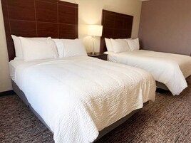 1 King Handicap | Desk, laptop workspace, blackout drapes, iron/ironing board