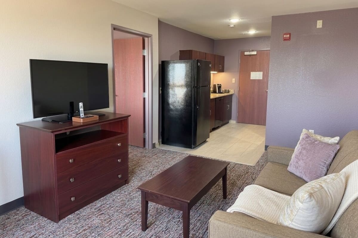 King Suites | 办公桌、笔记本电脑工作区、遮光窗帘、熨斗/熨衣板
