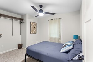 Room - Penn Street Retreat – Pet Friendly w/ Yard & Garage (Lawrence)