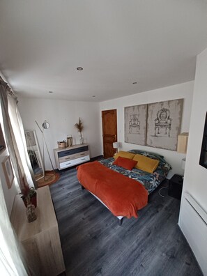 Room - Cosy triplex "Louise" in the center of town 3 bedrooms - 7 pers + 1 baby (Saint-Flour)