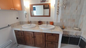 Bathroom - Haut de Maison T3 sur Jardin - Carqueiranne (Carqueiranne)