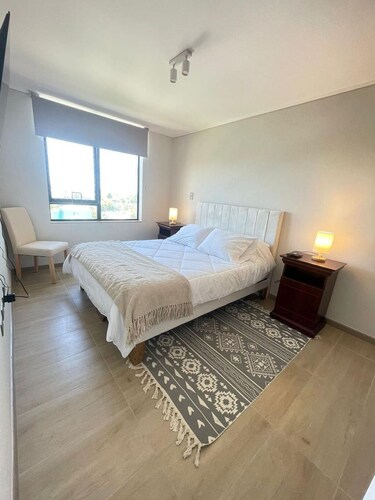 Modern 1D1B apartment with fully furnished parking.