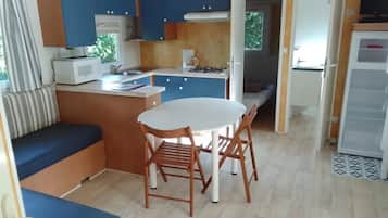 Fridge, microwave, stovetop, toaster