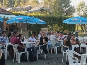 Outdoor dining - Camping 3 étoiles - ccbfgde (Neuvic)