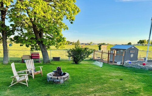 Adorable 2-bedroom farmhouse with AC in peaceful Selah