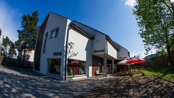 المنشأة من الخارج