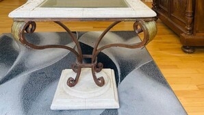A room with a bed, a table with a glass top, a wooden cabinet, and a mirror. - Vacation home for 6 in a quiet location (Saint-Cybranet)