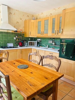 Fridge, microwave, oven, dishwasher - Vacation home for 6 in a quiet location (Saint-Cybranet)