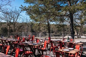 Outdoor dining - Camping 3 étoiles - ccbfhfc (Artignosc-sur-Verdon)