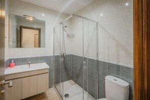 Shower, towels