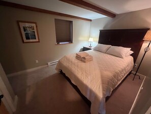WiFi, bed sheets - Private 3-bedroom Guesthouse with beautiful views of Kachemak Bay. (Homer)