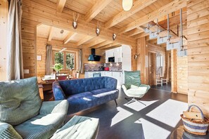 TV, fireplace, offices