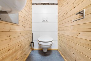 Dusche, Haartrockner, Handtücher, Shampoo