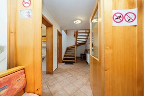 Interior - Chalets Feuerkogel | Kitchen | Sauna | Ski-in/out (Ebensee)