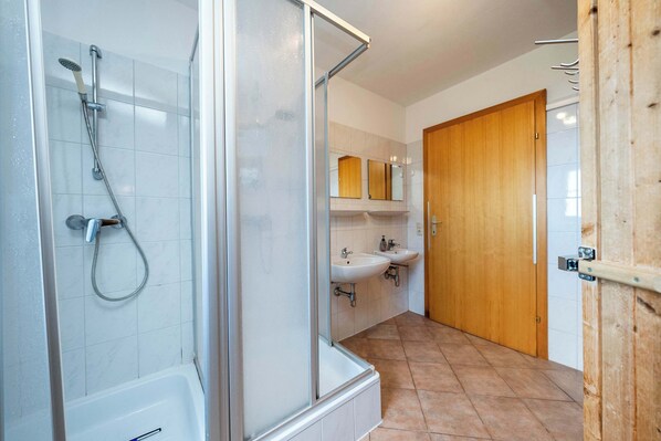 Shower, hair dryer, towels, shampoo