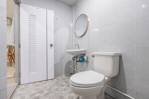 Classic Room | Bathroom - Arun Sa Wad House Lad phrao 2 Guests (Chom Phon, Chatuchak)