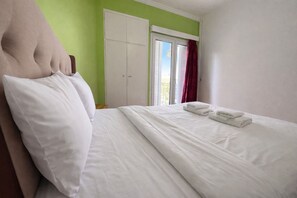 Iron/ironing board, Internet, bed sheets - Athens Getaway - Perfect Stay for 4 by ΜΡS (Athina)
