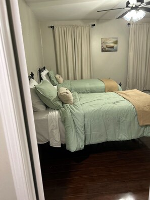 Room - Resort style 5-bedroom lake house with white sand beach, pool, and pool house. (Douglas)