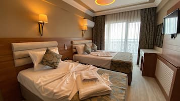 Deluxe Triple Room, Balcony, Sea View