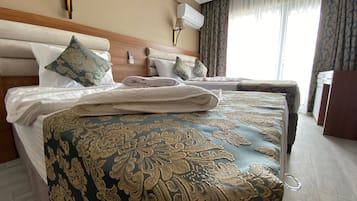 Kamar Triple Deluks, balkon, pemandangan laut