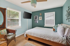Iron/ironing board, free WiFi, bed sheets - Great home on the South end of St Simons (Saint Simons Island)