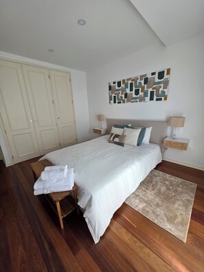 Iron/ironing board, WiFi, bed sheets - Stylish Apartment in Coimbra's Heart (Coimbra)