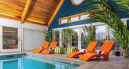 Heated Indoor Pool ~ Spa ~ Movie Theather ~ Gym/Yoga ~ Arcade ~ Bowling ~Karaoke