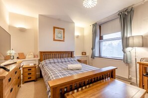 4 slaapkamers, een strijkplank/strijkijzer, gratis wifi, beddengoed