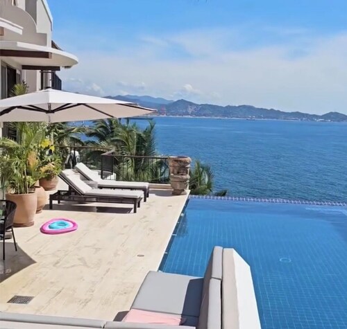 Luxury villa at La Punta with Private chef, stay, daily housekeeping and gym