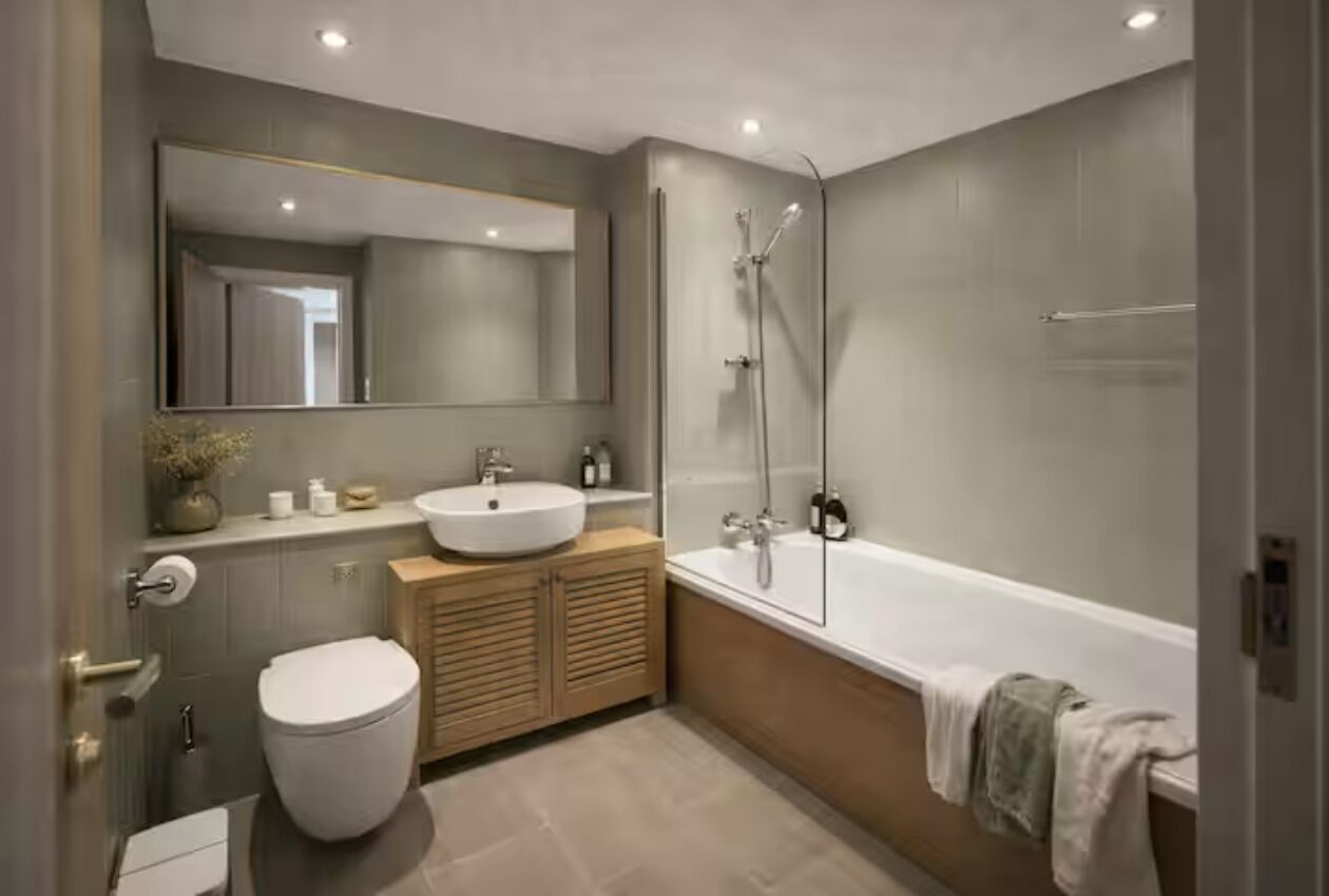 Dusche, Bidet, Handtücher, Seife